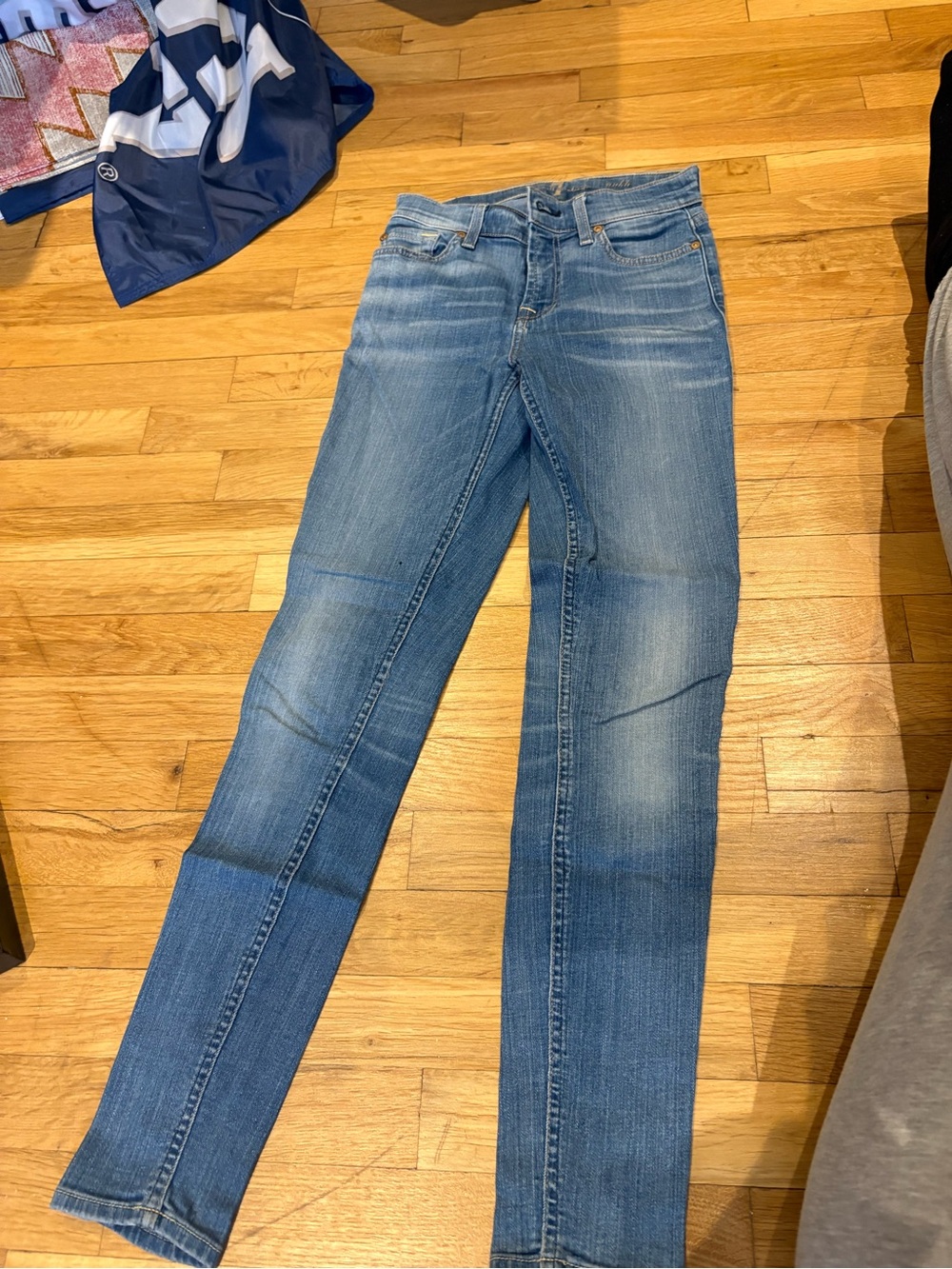 7 For All Mankind Skinny Jeans in Light Blue Wash